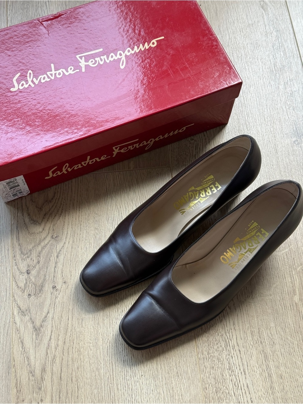 Salvatore Ferragamo vintage  Brown Leather Women's Pumps size 7AA made in Italy